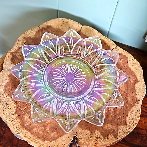 Federal Petal Iridescent Plate - Picture 3 of 6